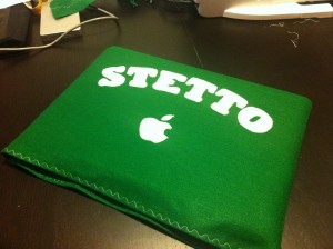 Sotto alla coperta c'è il MacBook!