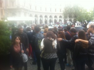 Piazza della Repubblica, panico!